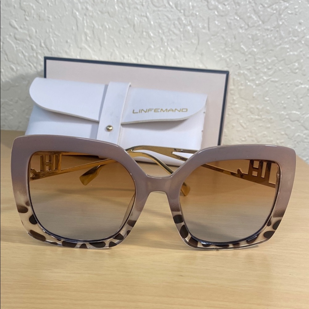 Stunning oversized sunglasses gold metal handle